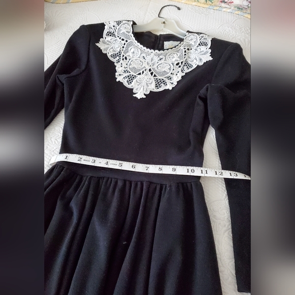 Soft Black Dress with Embroidery  size 6 - Picture 3 of 7